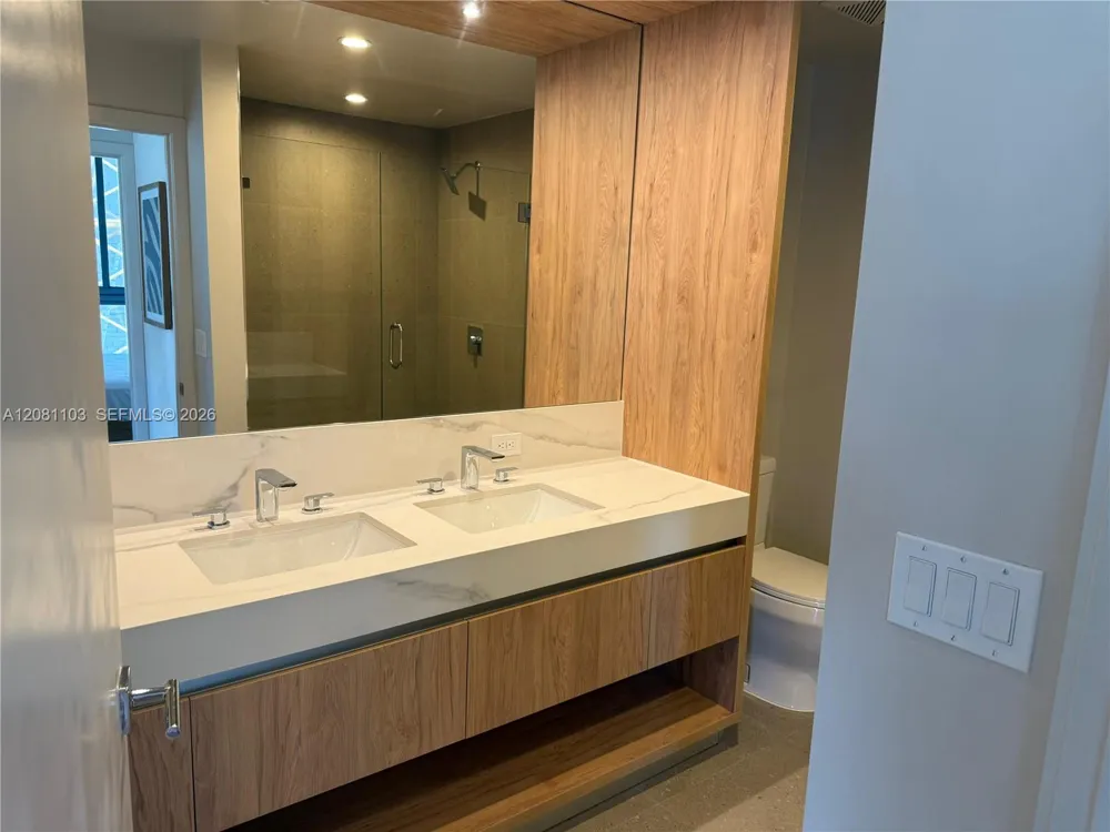 11 NE 6th St #801 Miami, FL 33132