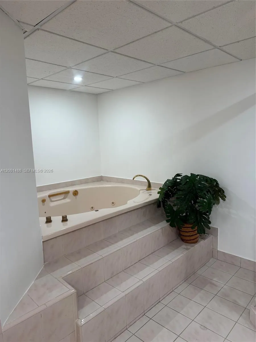 8877 Collins Ave #708 Surfside, FL 33154