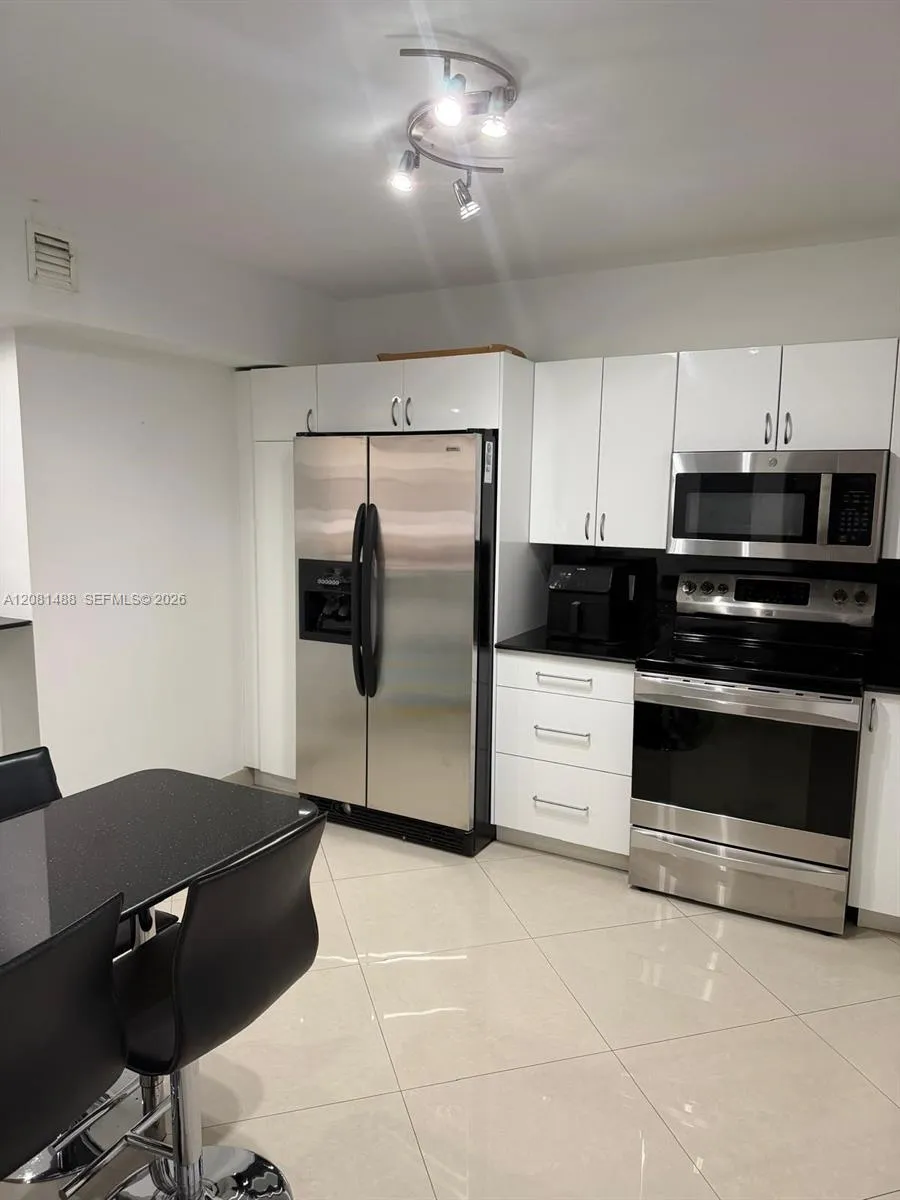8877 Collins Ave #708 Surfside, FL 33154