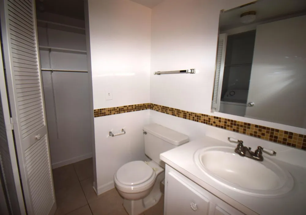 237 Alemeda Drive #3 Palm Springs, FL 33461
