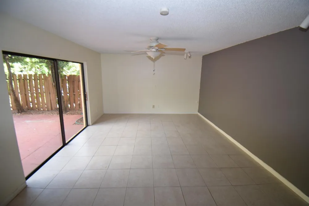 237 Alemeda Drive #3 Palm Springs, FL 33461