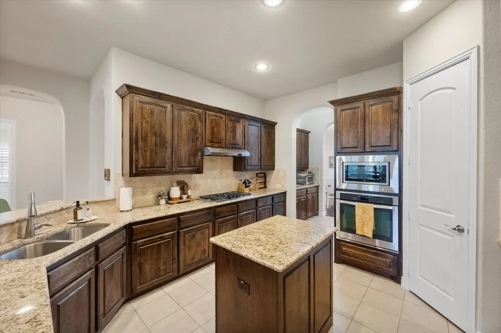 617 Newchester Drive Roanoke, TX 76262
