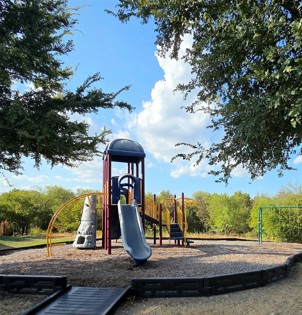 617 Newchester Drive Roanoke, TX 76262