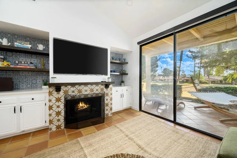 298 San Vicente Palm Desert, CA 92260