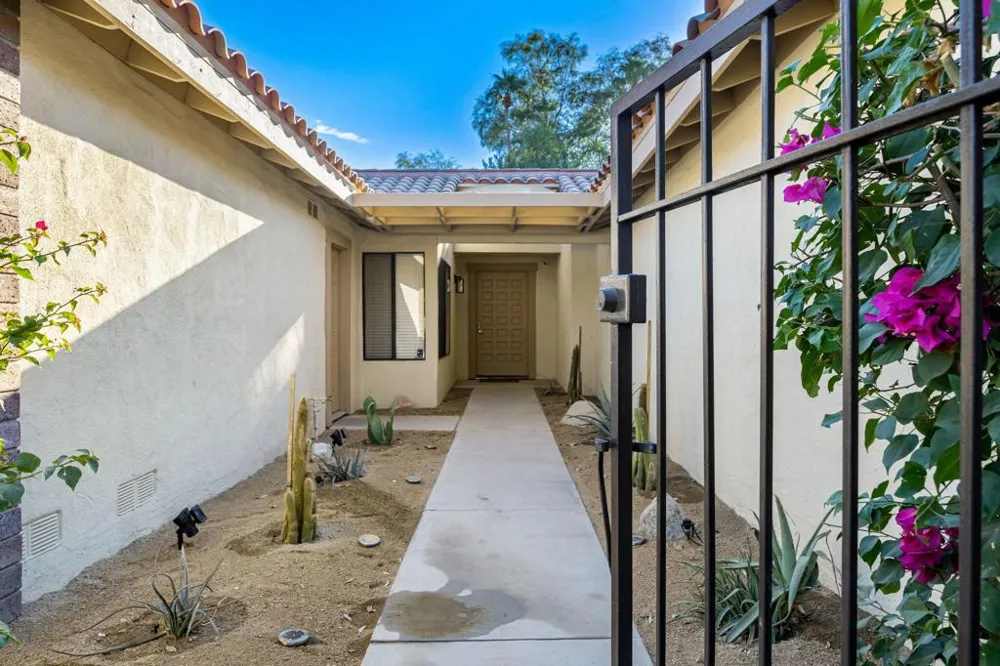 298 San Vicente Palm Desert, CA 92260