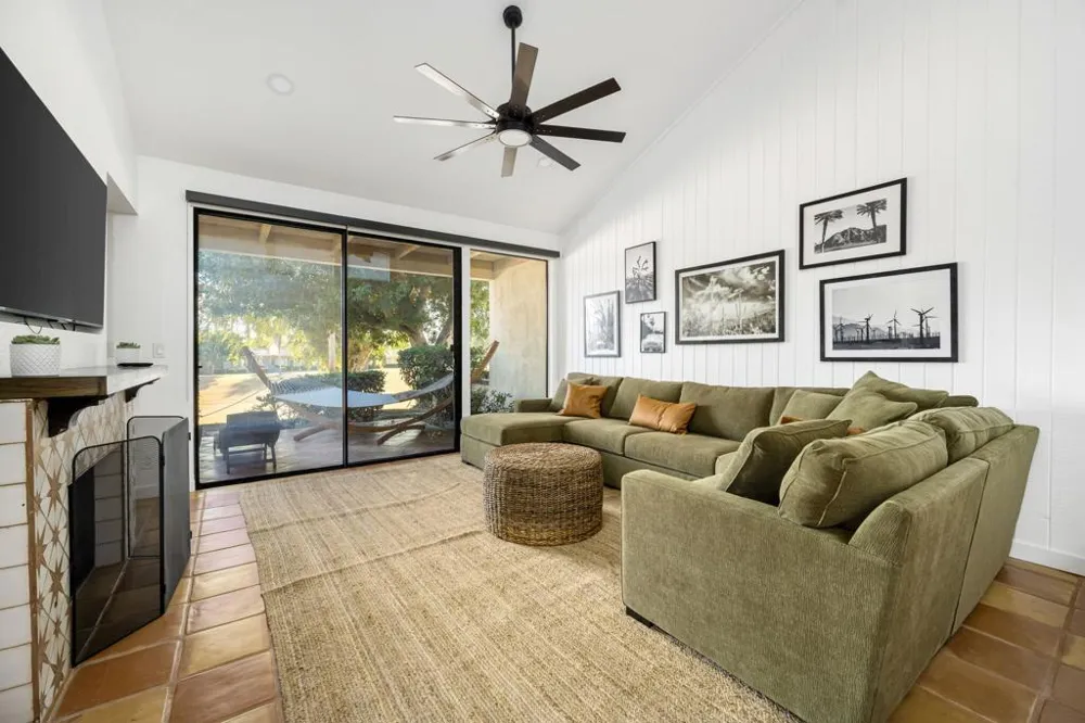 298 San Vicente Palm Desert, CA 92260