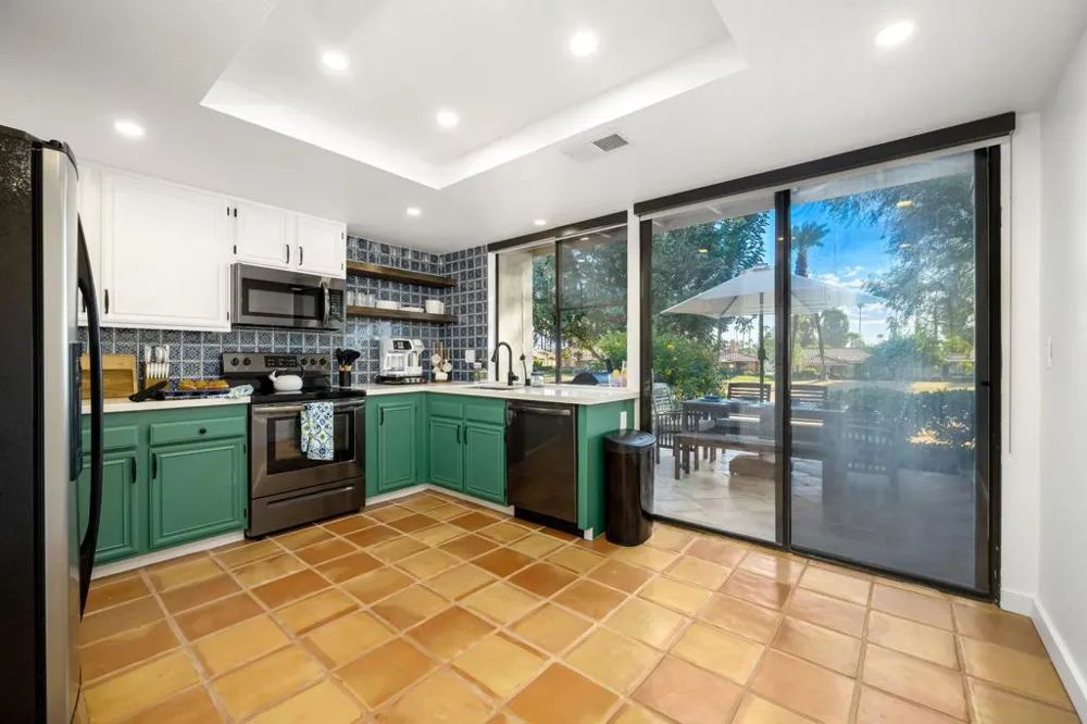 298 San Vicente Palm Desert, CA 92260