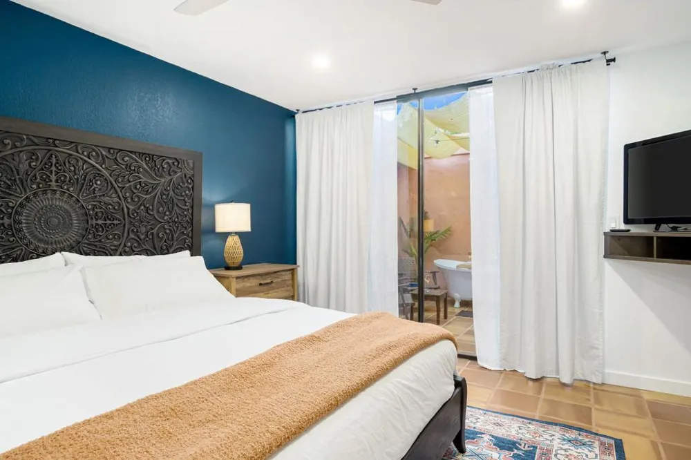 298 San Vicente Palm Desert, CA 92260