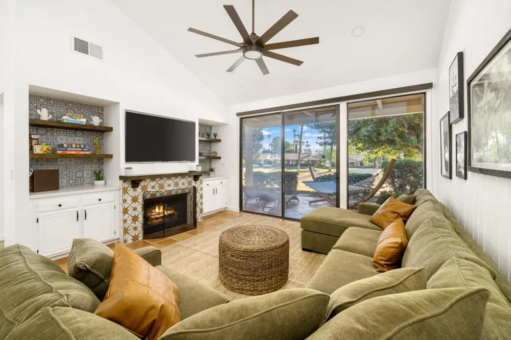 298 San Vicente Palm Desert, CA 92260