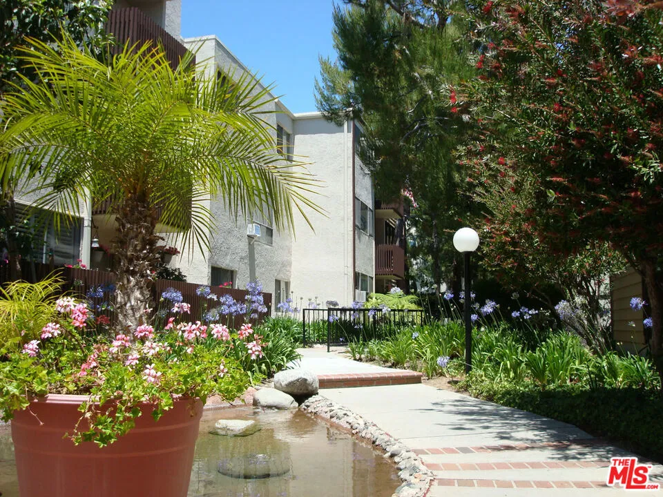 6050 Canterbury Drive #F108 Culver City, CA 90230