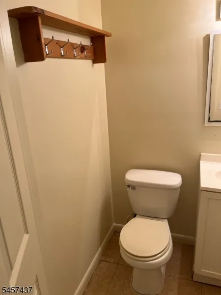 36 Jefferson Trl Hopatcong, NJ 07843