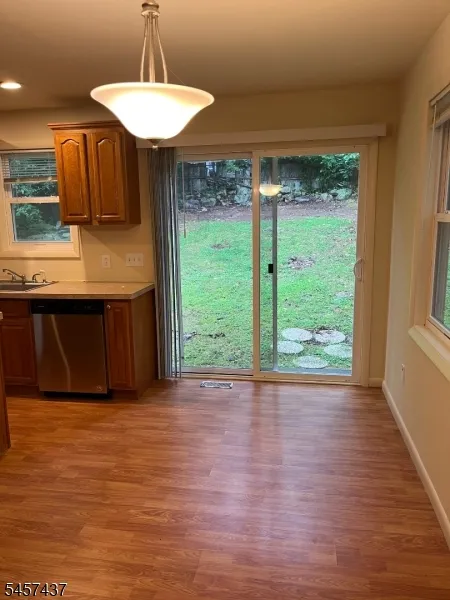 36 Jefferson Trl Hopatcong, NJ 07843