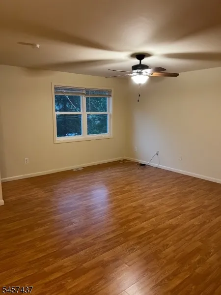 36 Jefferson Trl Hopatcong, NJ 07843