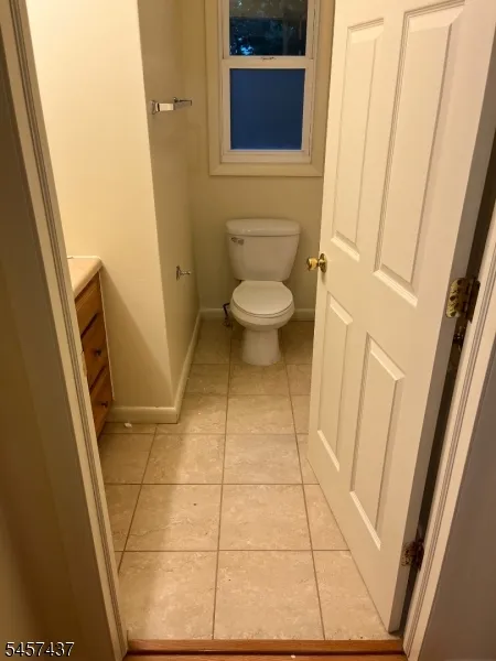 36 Jefferson Trl Hopatcong, NJ 07843