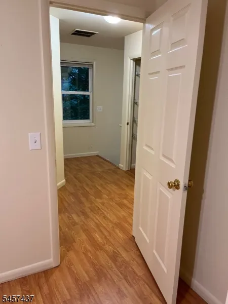 36 Jefferson Trl Hopatcong, NJ 07843
