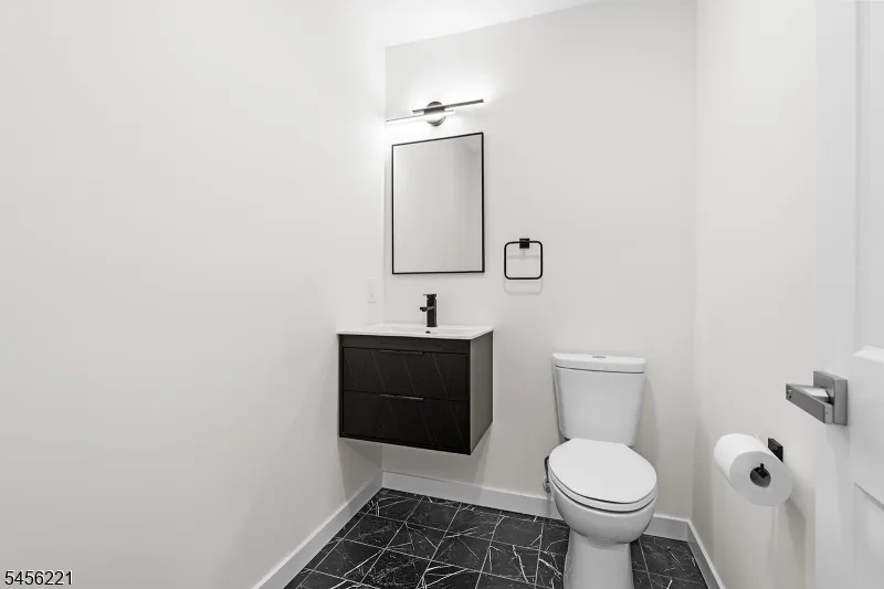 2 Kenneth Ave Fair Lawn, NJ 07410