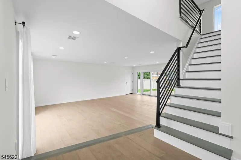 2 Kenneth Ave Fair Lawn, NJ 07410