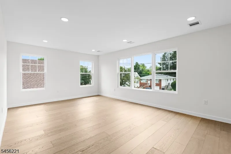 2 Kenneth Ave Fair Lawn, NJ 07410