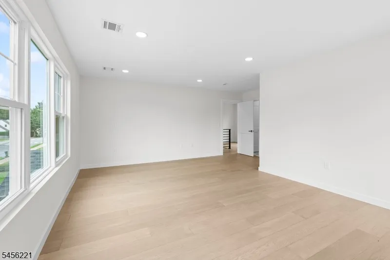 2 Kenneth Ave Fair Lawn, NJ 07410