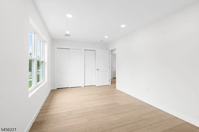 2 Kenneth Ave Fair Lawn, NJ 07410