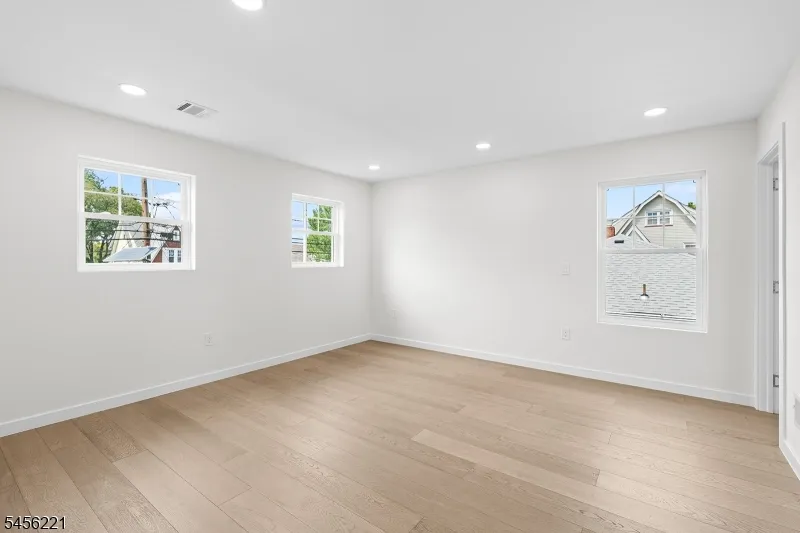 2 Kenneth Ave Fair Lawn, NJ 07410