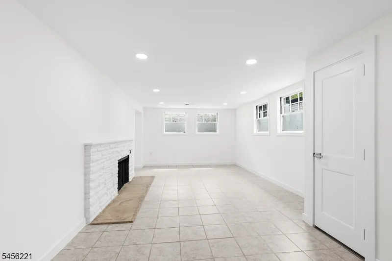 2 Kenneth Ave Fair Lawn, NJ 07410