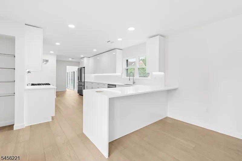 2 Kenneth Ave Fair Lawn, NJ 07410