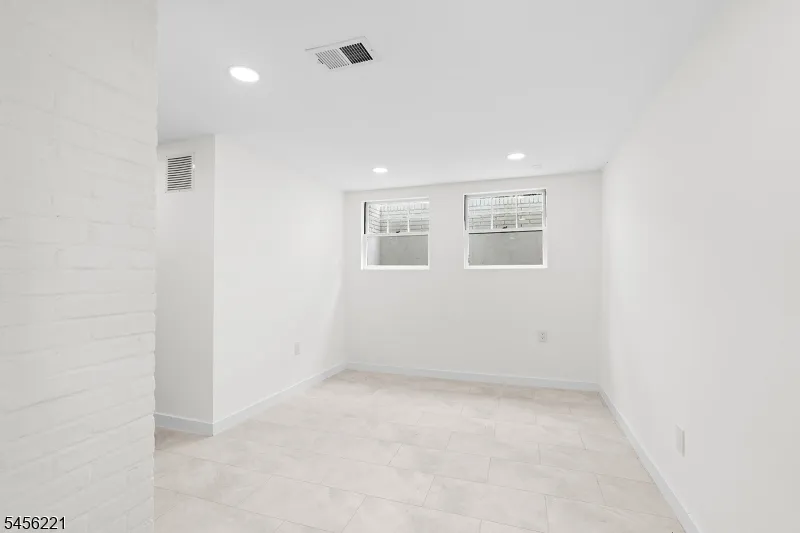 2 Kenneth Ave Fair Lawn, NJ 07410