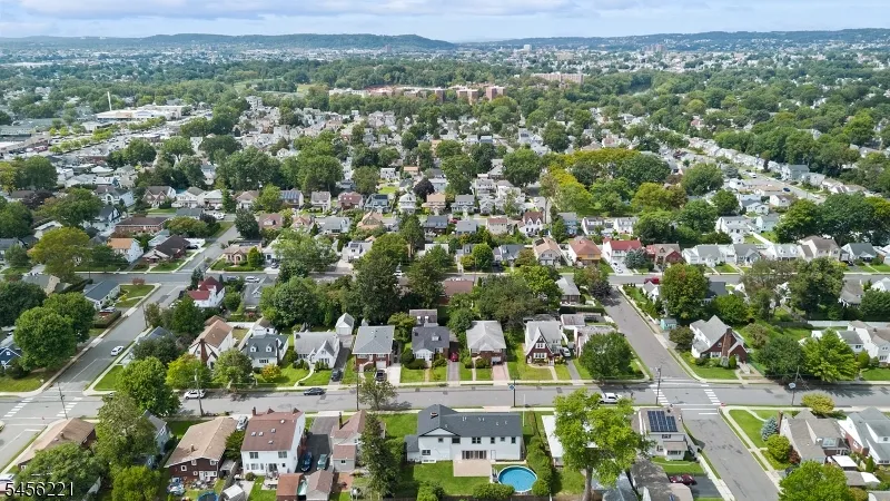 2 Kenneth Ave Fair Lawn, NJ 07410