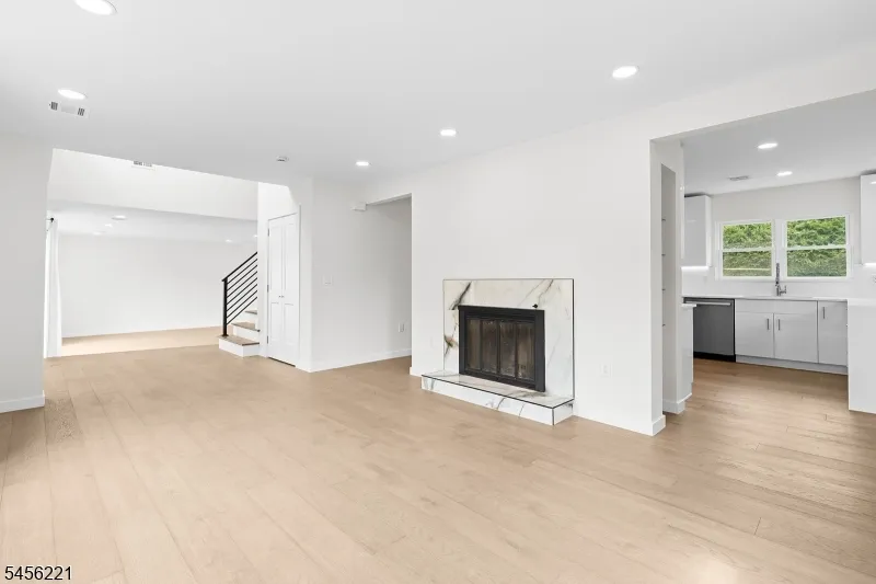 2 Kenneth Ave Fair Lawn, NJ 07410