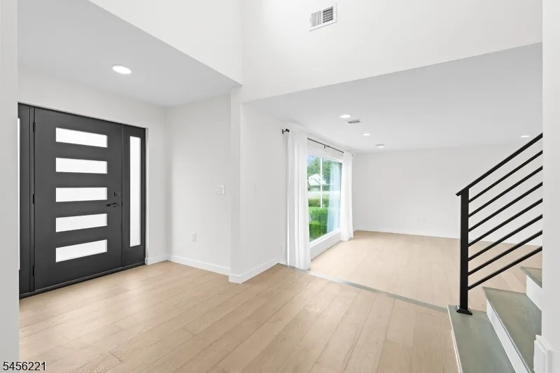 2 Kenneth Ave Fair Lawn, NJ 07410
