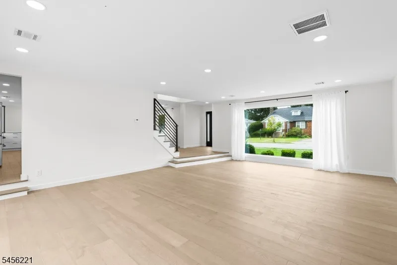 2 Kenneth Ave Fair Lawn, NJ 07410