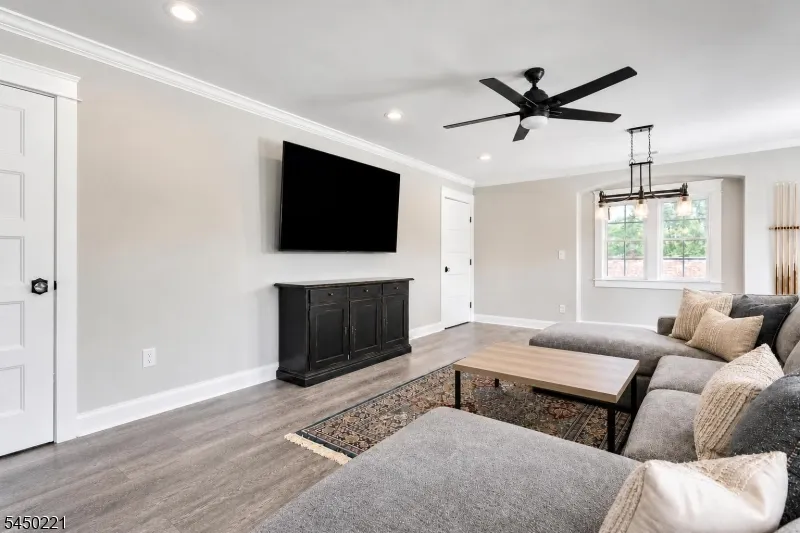 1074 Colfax Ave Pompton Lakes, NJ 07442