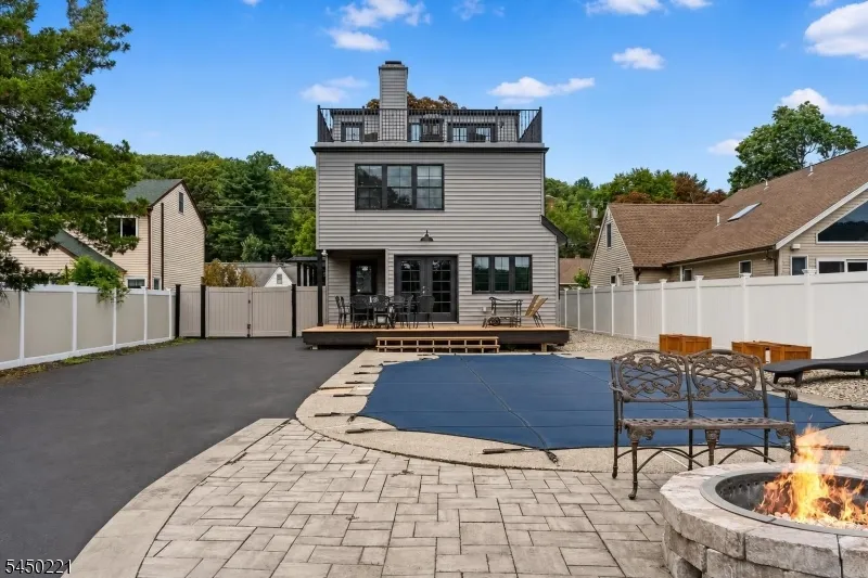 1074 Colfax Ave Pompton Lakes, NJ 07442