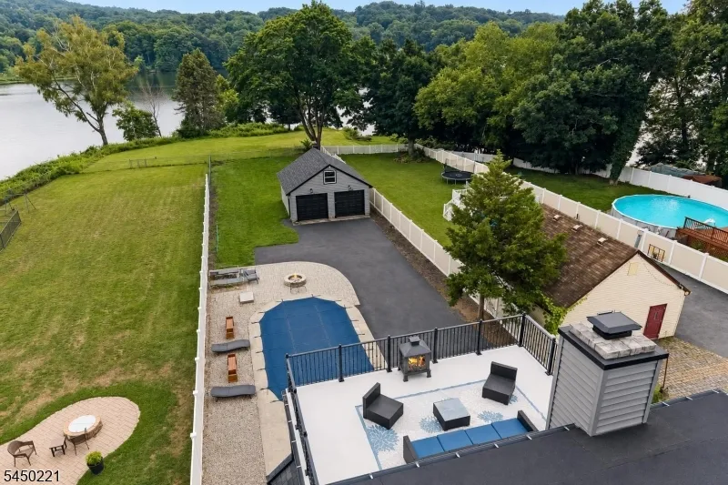 1074 Colfax Ave Pompton Lakes, NJ 07442