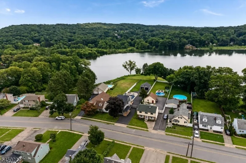 1074 Colfax Ave Pompton Lakes, NJ 07442