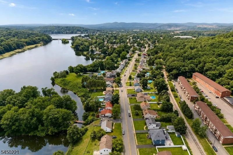 1074 Colfax Ave Pompton Lakes, NJ 07442