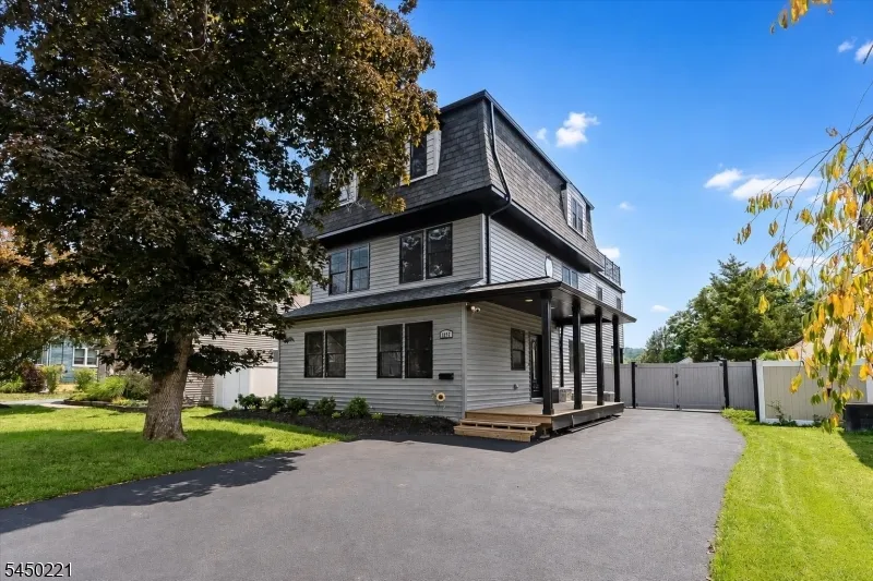 1074 Colfax Ave Pompton Lakes, NJ 07442