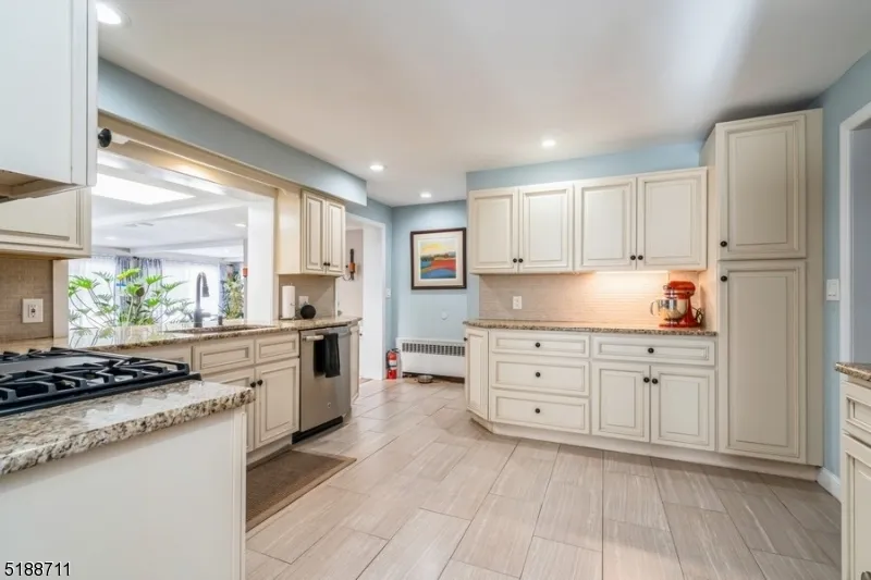 69 Vanderveer Ave Somerville, NJ 08876