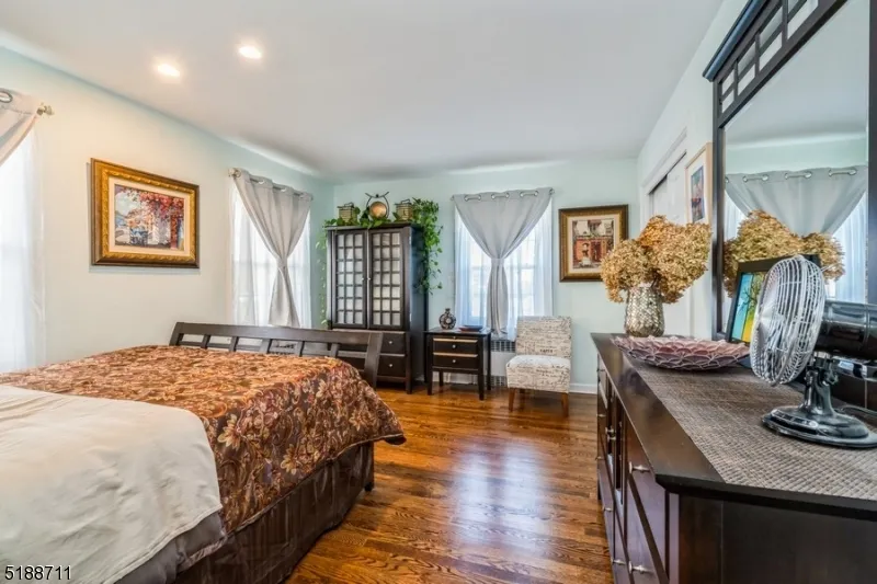 69 Vanderveer Ave Somerville, NJ 08876