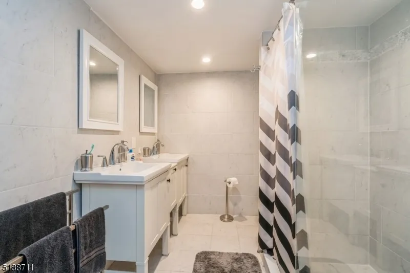 69 Vanderveer Ave Somerville, NJ 08876