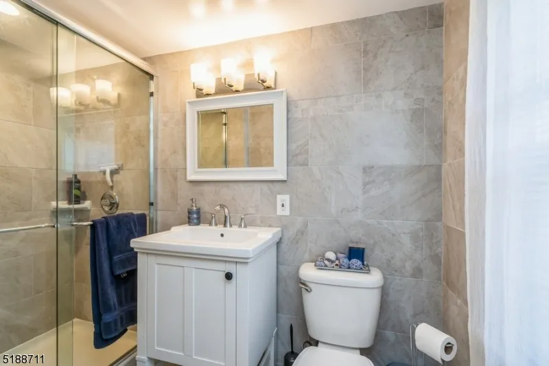 69 Vanderveer Ave Somerville, NJ 08876