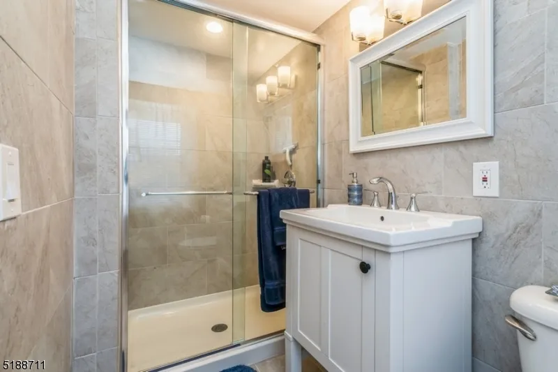69 Vanderveer Ave Somerville, NJ 08876