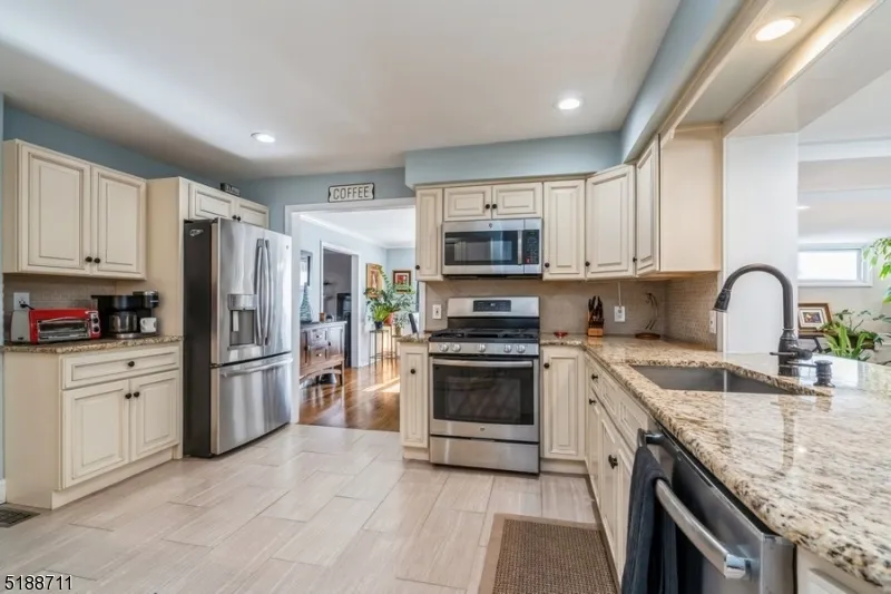 69 Vanderveer Ave Somerville, NJ 08876