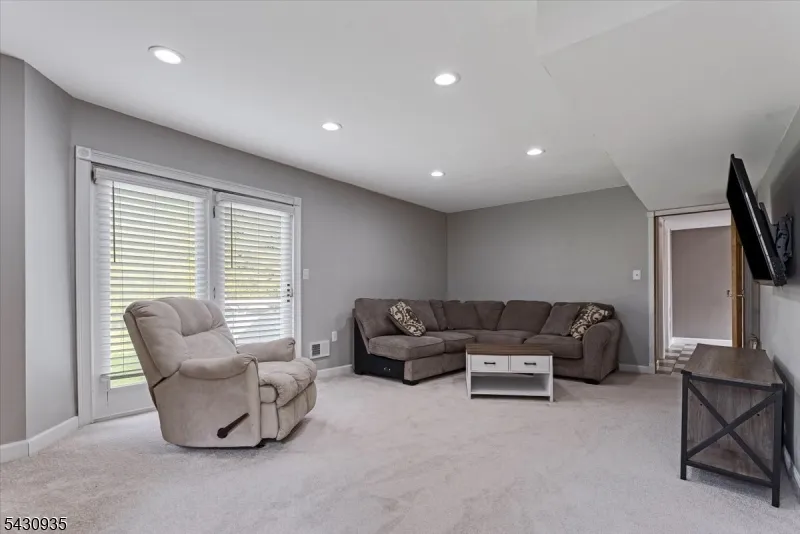 26 Meslar Rd Morris, NJ 07950