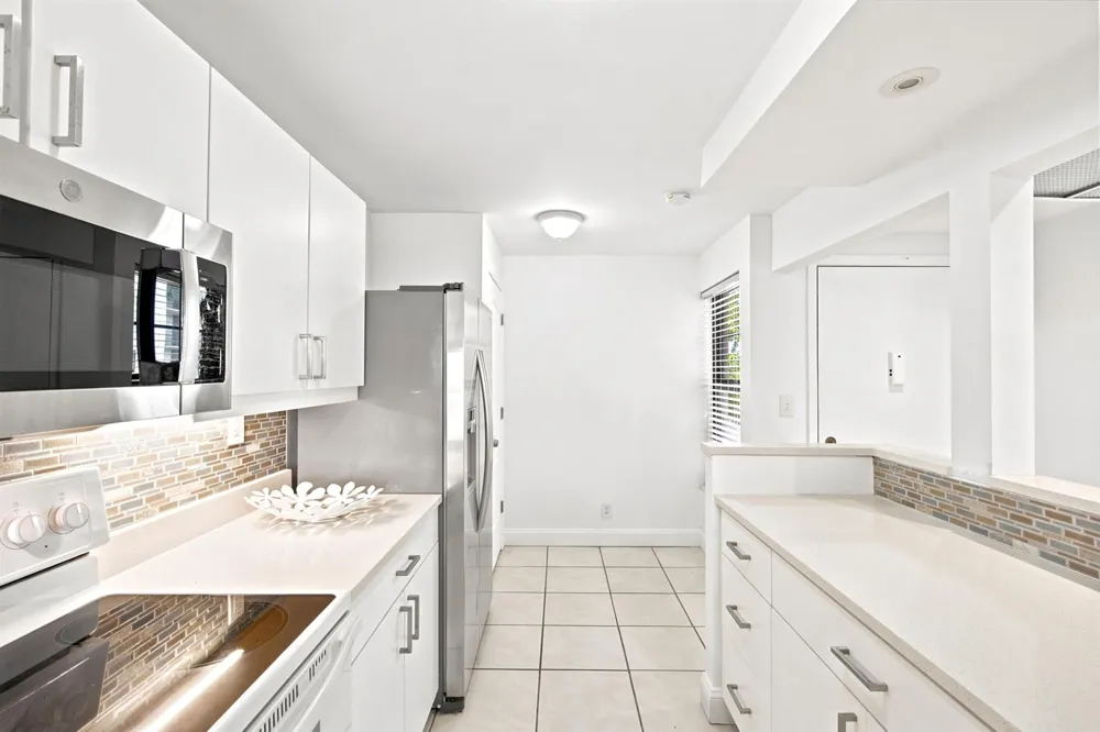 8 ROYAL PALM WAY #3020 Boca Raton, FL 33432