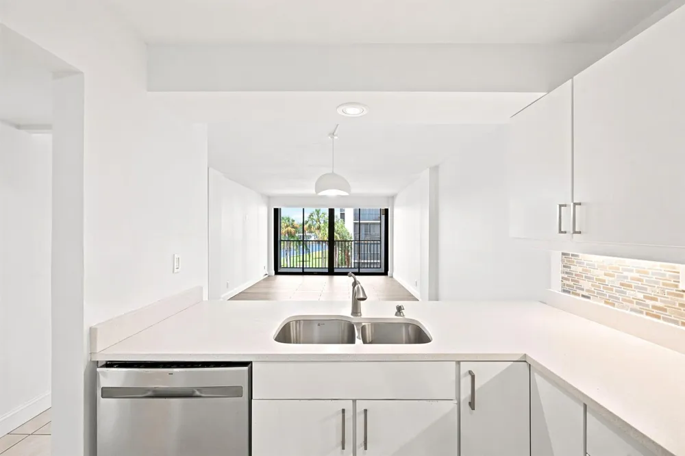 8 ROYAL PALM WAY #3020 Boca Raton, FL 33432
