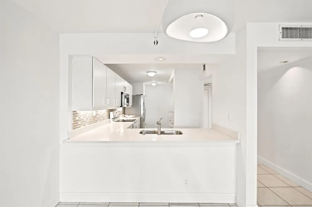 8 ROYAL PALM WAY #3020 Boca Raton, FL 33432