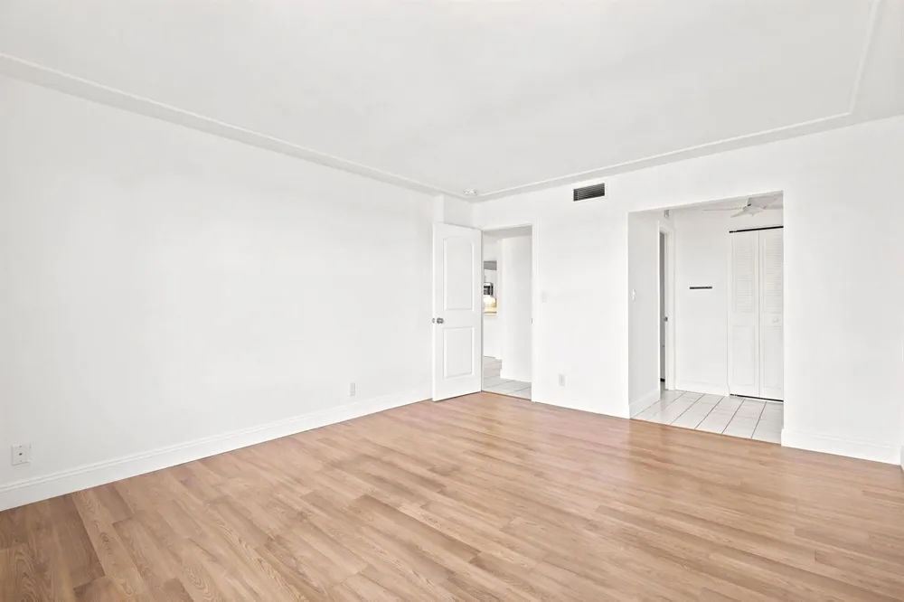 8 ROYAL PALM WAY #3020 Boca Raton, FL 33432