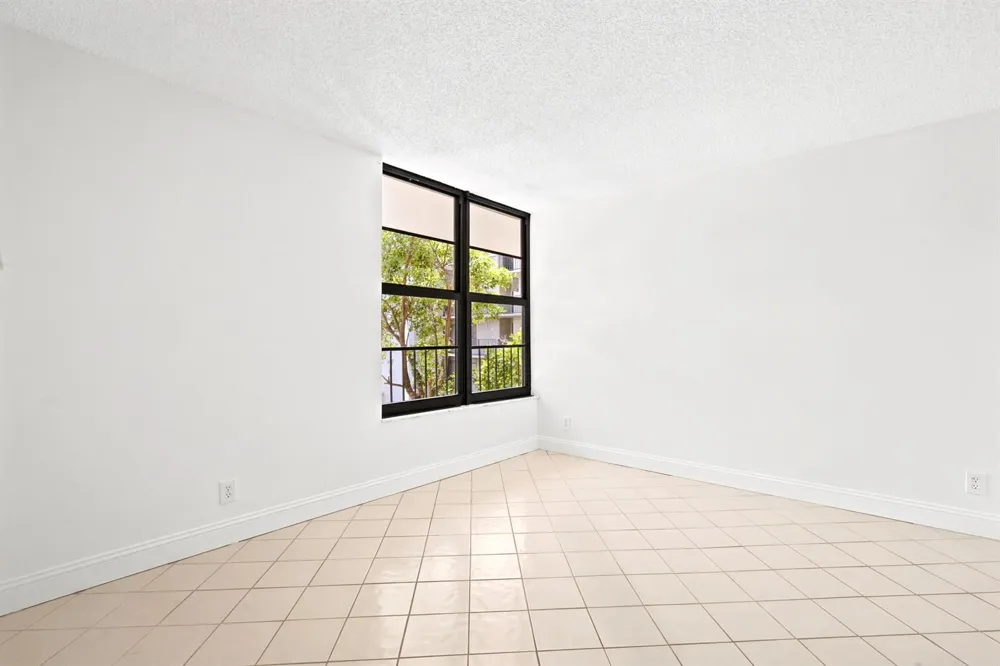 8 ROYAL PALM WAY #3020 Boca Raton, FL 33432